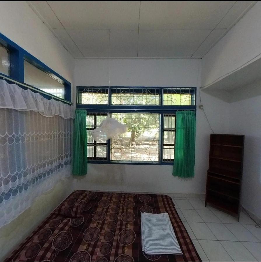 Guest House Dorm Floressa Maumere Buitenkant foto