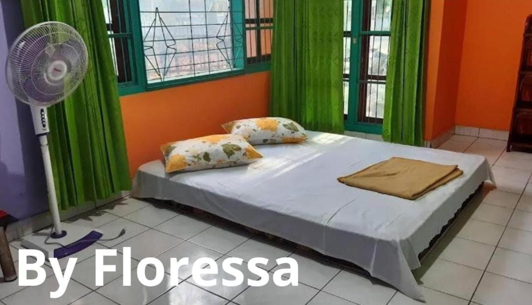 Guest House Dorm Floressa Maumere Buitenkant foto