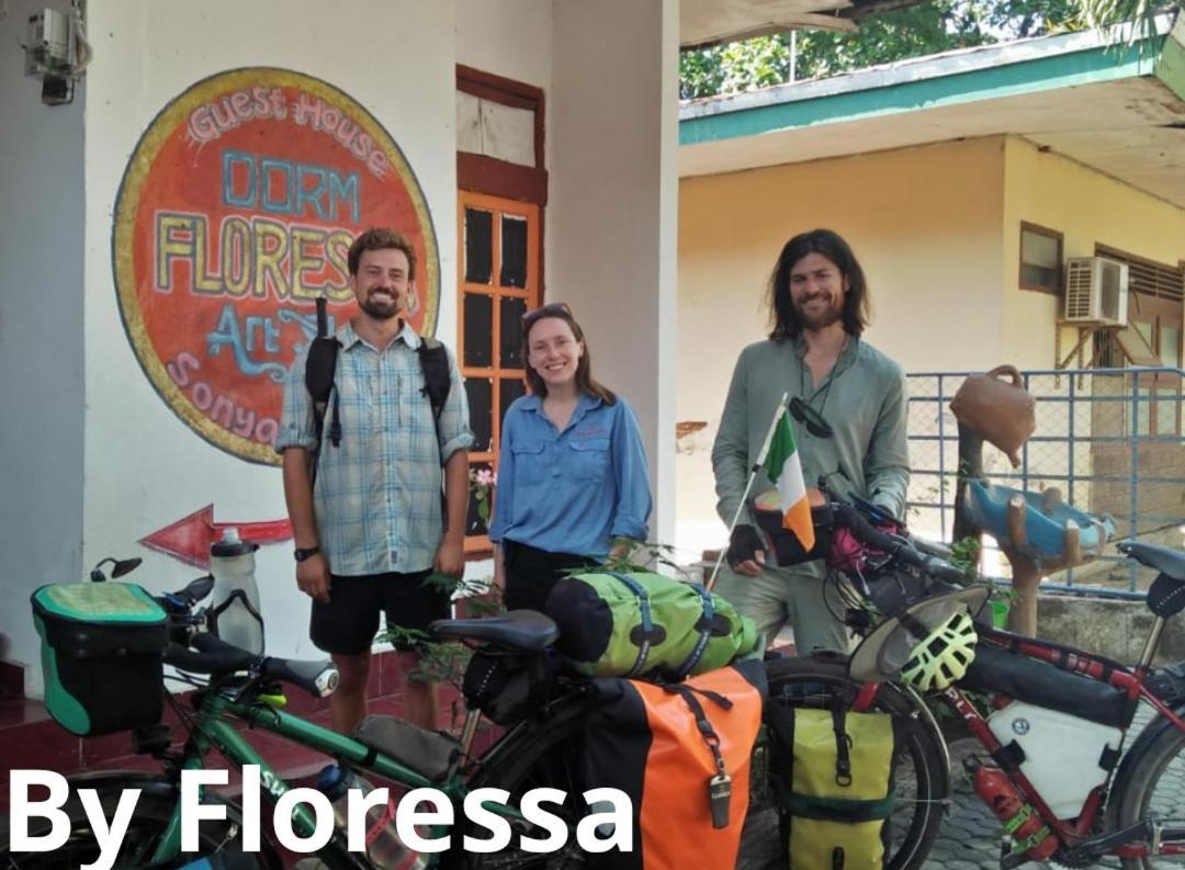 Guest House Dorm Floressa Maumere Buitenkant foto